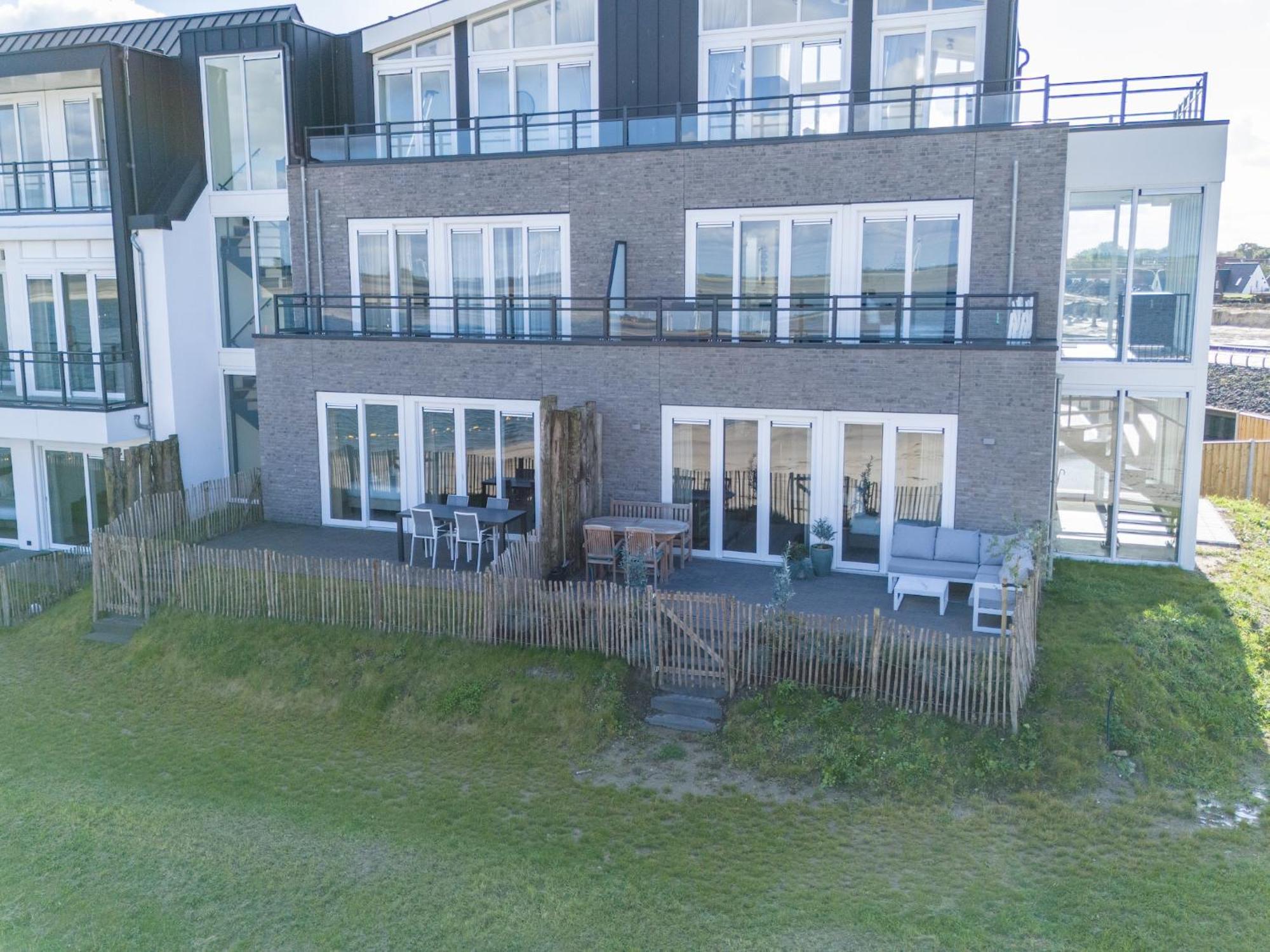 Beachfront With 2 Terraces Appartement *