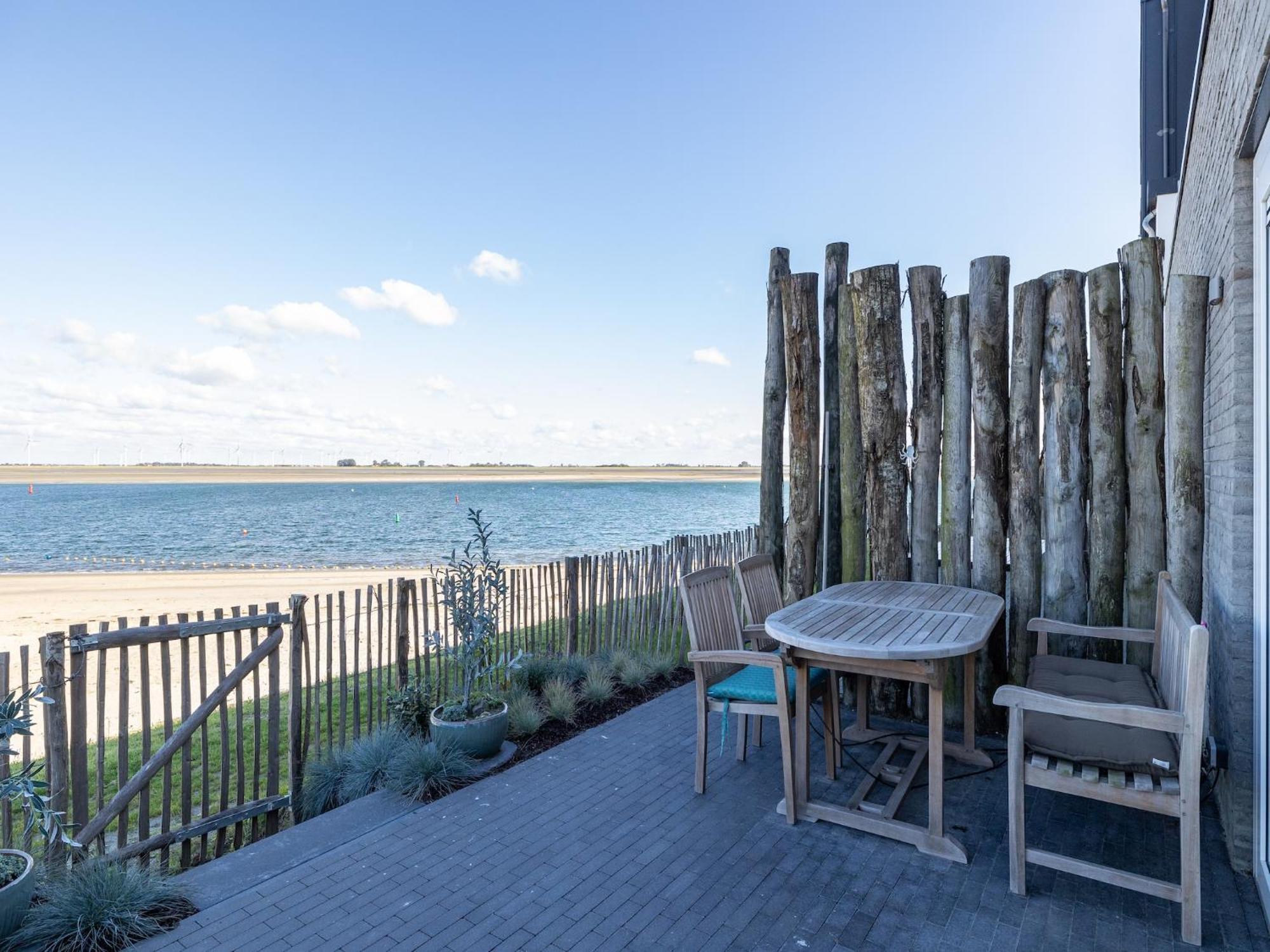 Appartement Beachfront With 2 Terraces *