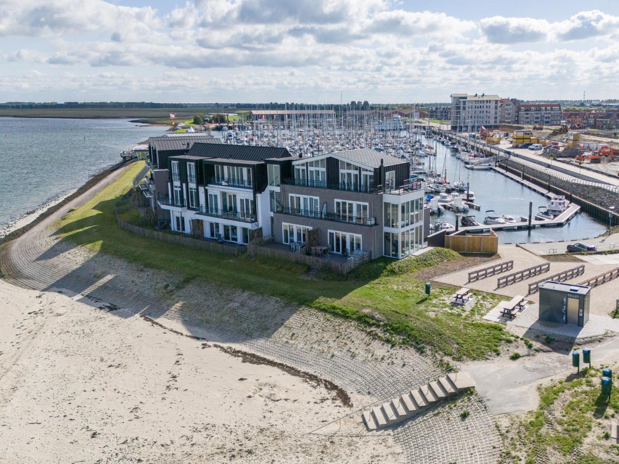 Beachfront With 2 Terraces Appartement
